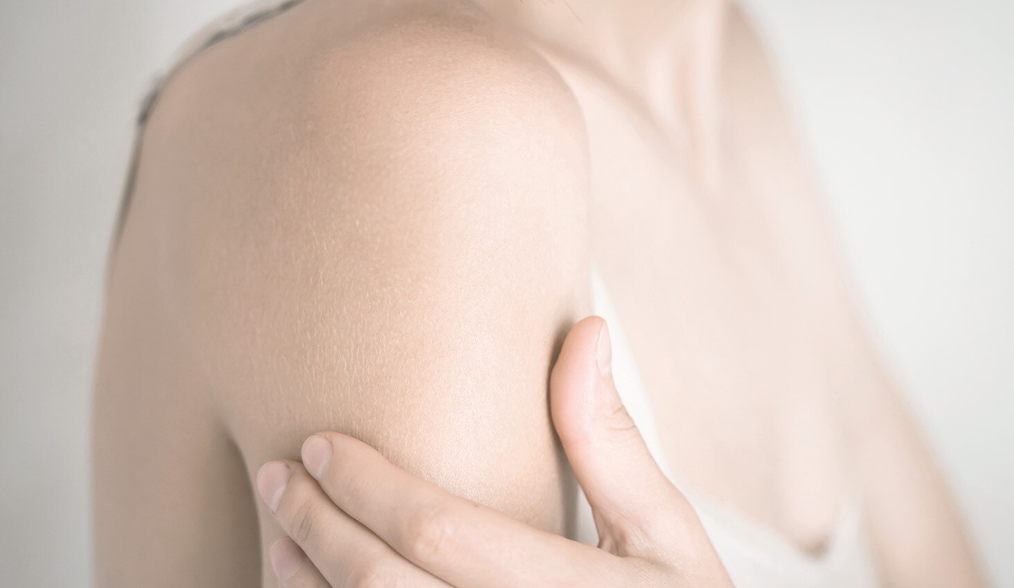 Piel mujer con poros reducidos y más refinados