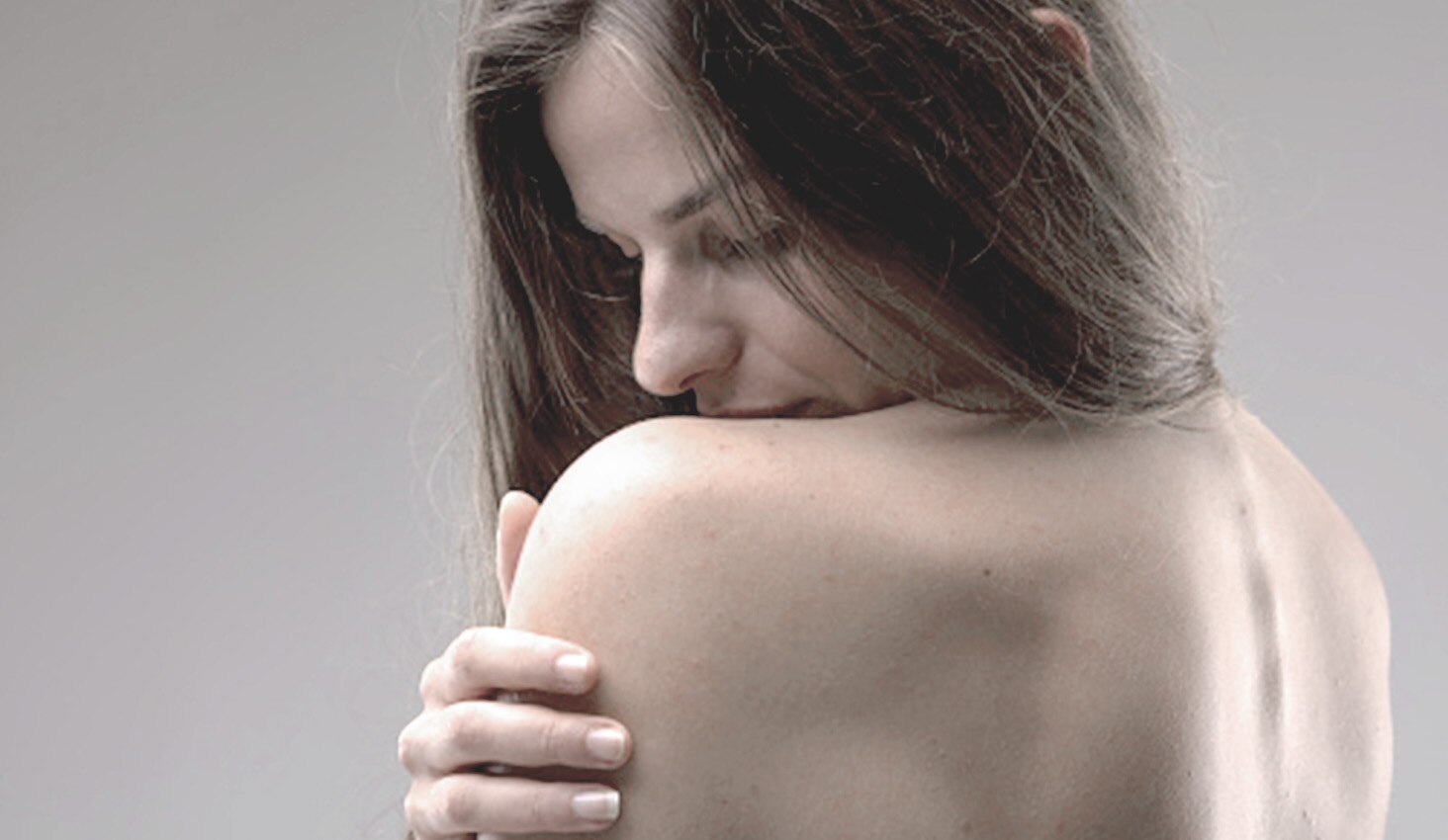 Piel de la espalda de una mujer